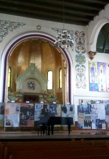 Expoziția „Violonistul George Enescu și partenerii săi de scenă români” în turneu împreună cu integrala lucrărilor raveliene pentru pian la patru mâini