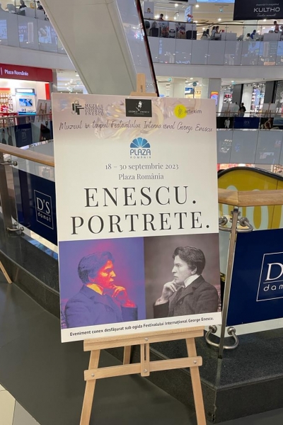 Imagini de la expoziția „Enescu.Portrete." la Plaza România